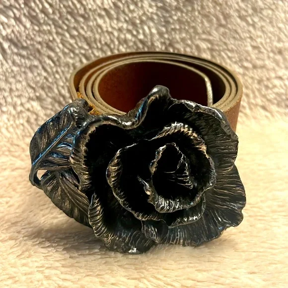 πHPπ BCBG MAX AZRIA Rose Runway Belt - Picture 1 of 10